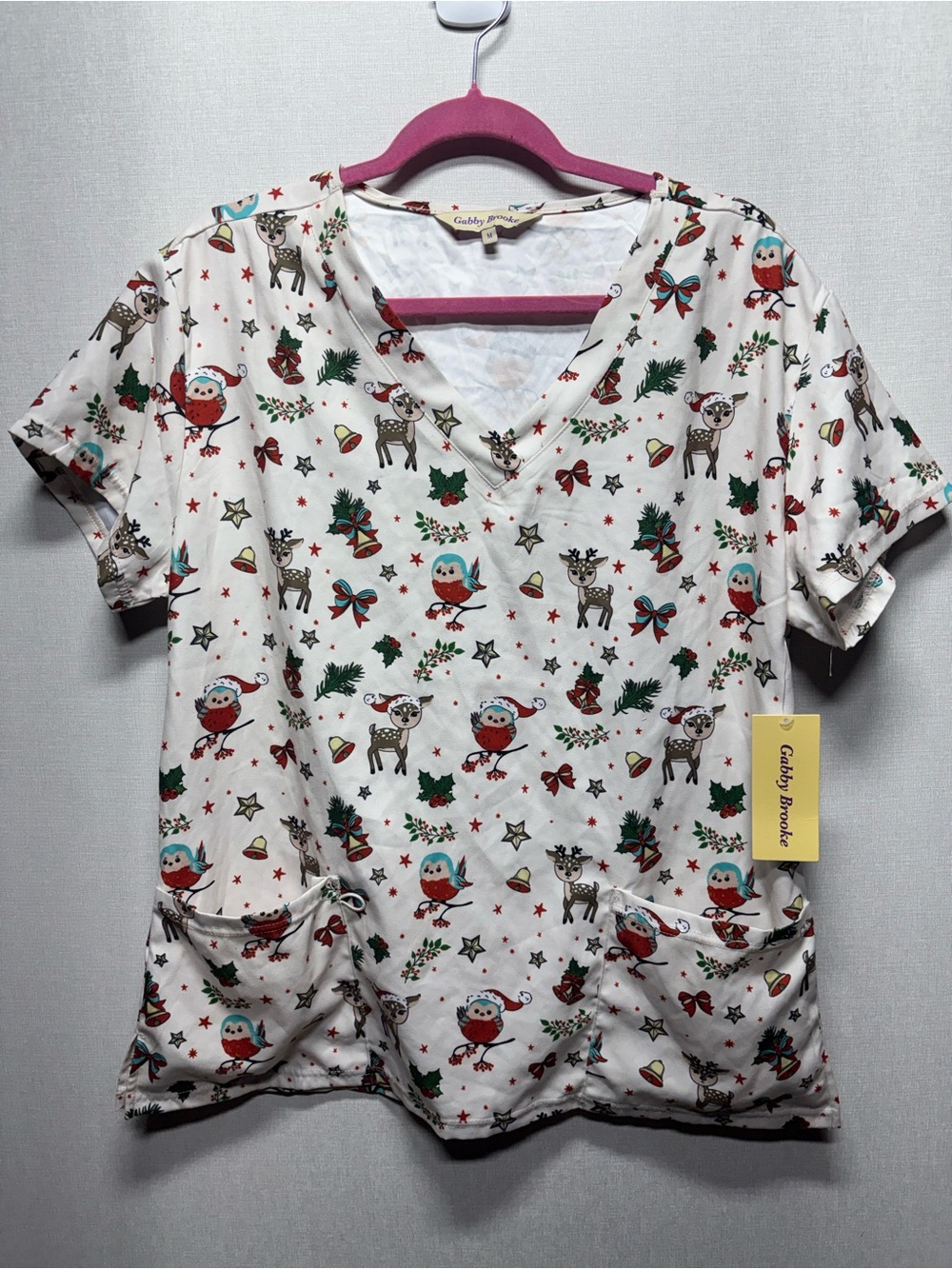 Gabby Skye White Holiday Print V-Neck Short Sleeve Top